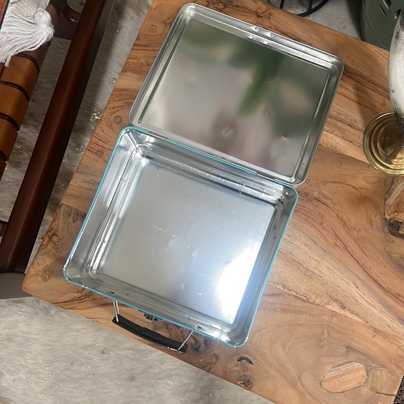 Breakfast at Tiffany’s metal lunchbox - Picture 5 of 6